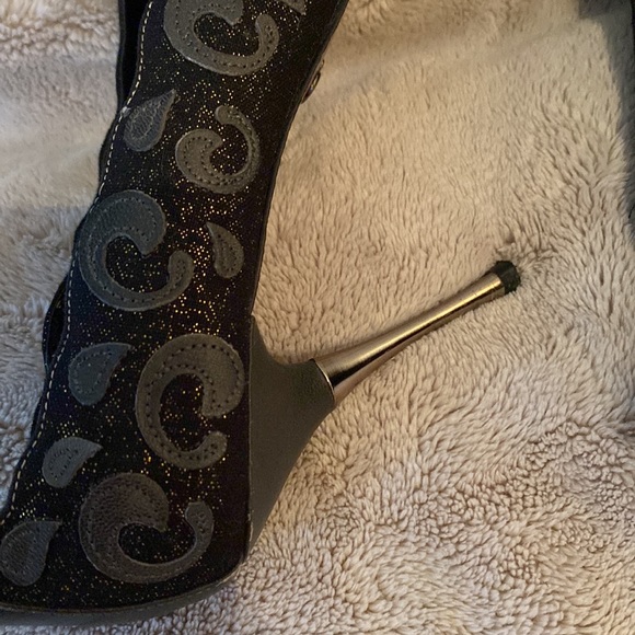 House of Dereon Heels - Picture 7 of 11